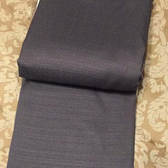 Tablecloth: Linen Look,  Oval, 60” x 84” Suzanne in Gray, NWT - Picture 9 of 12